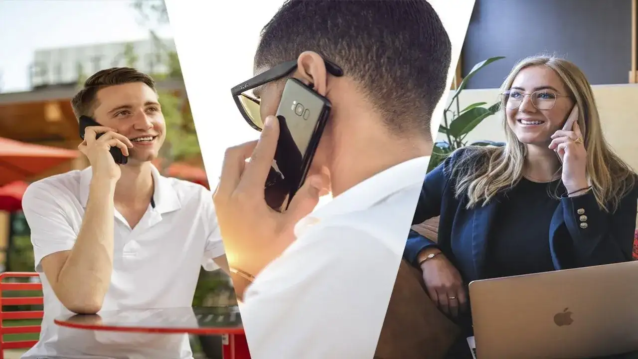 Tres personas en una llamada, cada una en su propio espacio, conectadas por la tecnología.