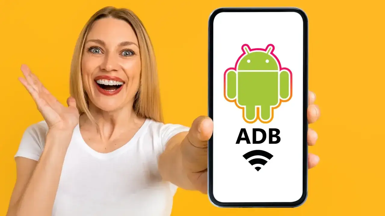 Mujer sorprendida muestra un teléfono con el logo de Android y "ADB" escrito, indicando control remoto.