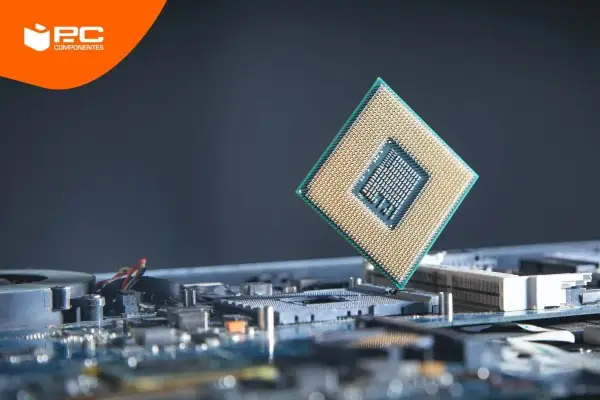 Procesador de PC listo para instalarse en la placa base. Explora las mejores marcas de componentes de PC.