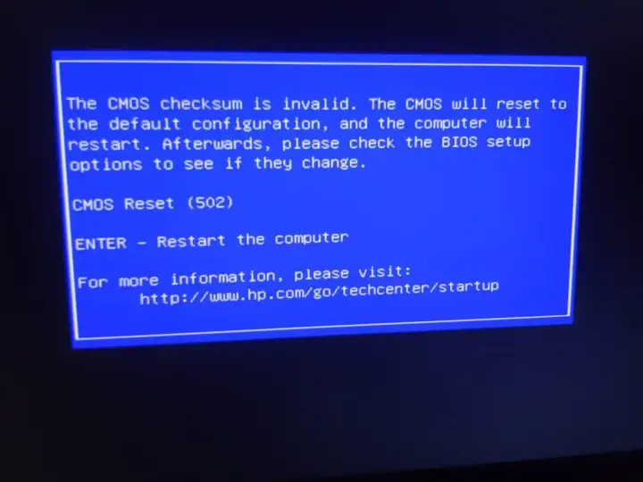 Error de CMOS: el equipo se reiniciará con la configuración predeterminada. Presiona ENTER para continuar.